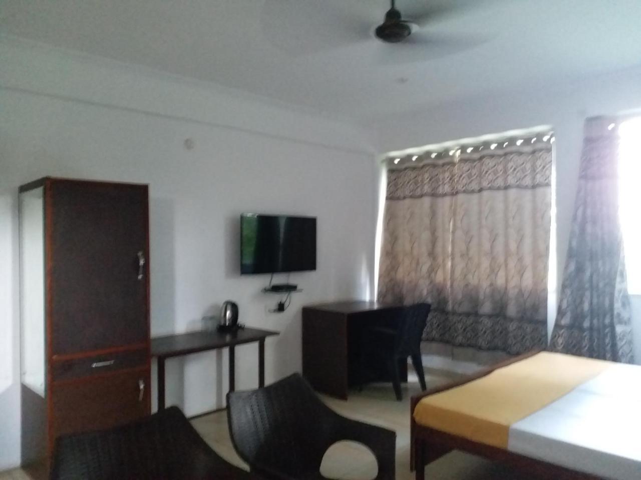 Krishna Hansraj Hotel Una Kültér fotó