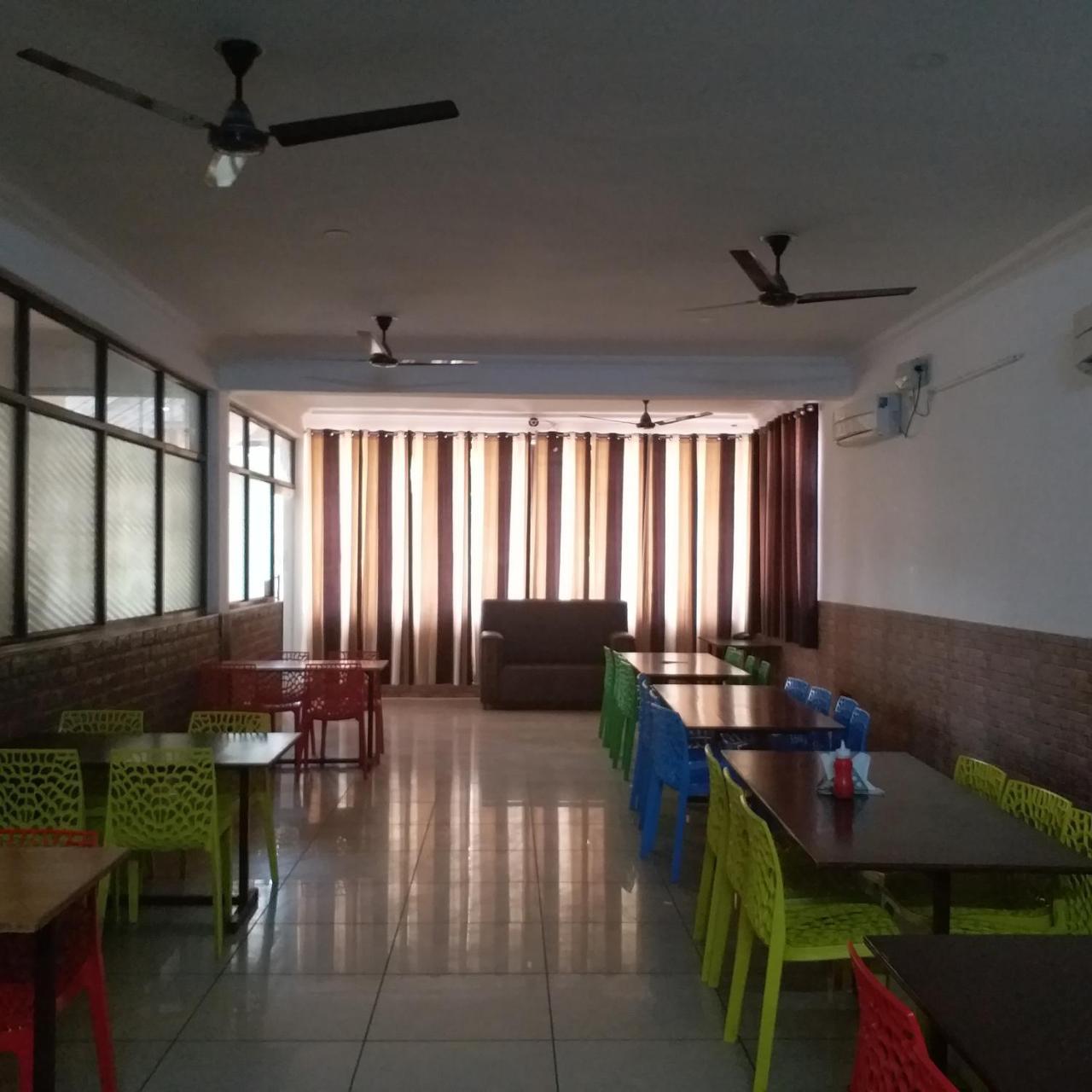 Krishna Hansraj Hotel Una Kültér fotó